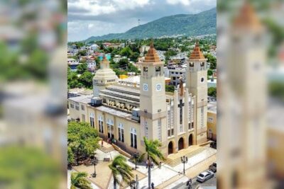 2 hours Taino Bay Walking Tour in Puerto Plata City - Central Park, Town Square Feel, and Victorian-Style Surroundings