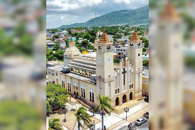 2 hours Taino Bay Walking Tour in Puerto Plata City - Central Park, Town Square Feel, and Victorian-Style Surroundings