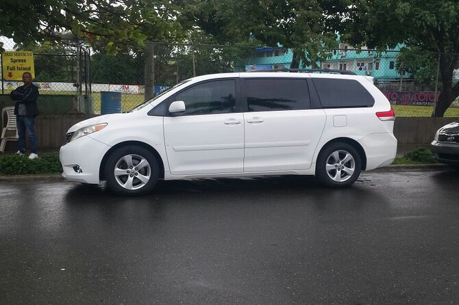 Airport port silver taxi transfer private to pop center - Airport Arrival: Your Best Strategy for Finding the Driver