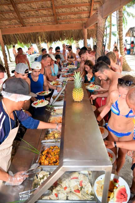 Bavaro: Saona Island Speedboat Tour with Open Bar - Fishing Village Stop: Quick Culture Without the Big Commitment
