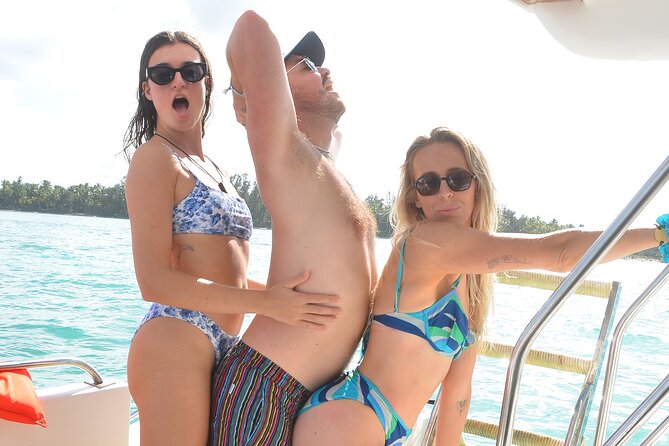 Boots and Booze in Punta Cana, A COUNTRY Party Boat Cruise - Drinks and Snacks: How the Booze Part Works in Real Life