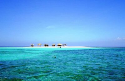 Cayo Arena: Paradise Island & Magroves Tour Private - Meeting the day: speedboat crossing and north-coast scenery