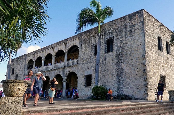 Colonial Santo Domingo and hidden natural beauties City Tour - Los Tres Ojos National Park: caves and crystal ponds in the city