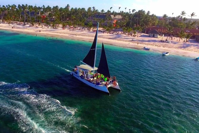 Crucero de Fiesta y Snorkel en Punta Cana - Onboard entertainment and the fiesta atmosphere