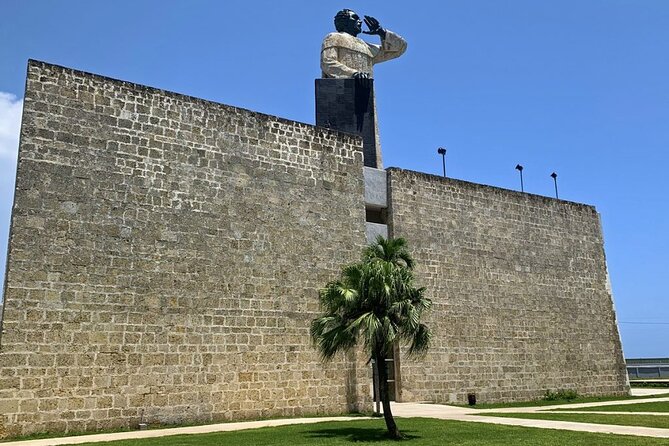 Cultural Tour: Bayahibe to Santo Domingo - The Presidential Palace Area and Parque Colón: Government Square Energy