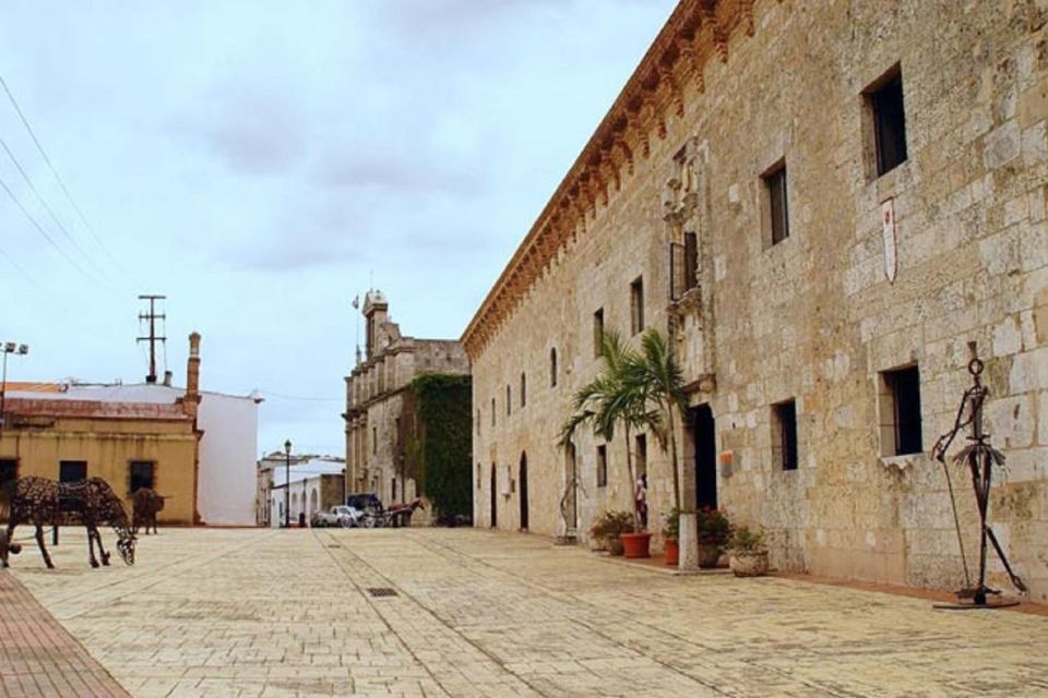 Discover Santo Domingo: Colonial History, Monuments & Lunch - Lunch in Santo Domingo: Included, Filling, Not a Food Mission