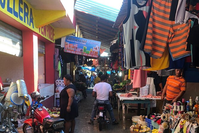 discovery and adventure of the local Dominican life in small group - Family cigar factory visit: demo, tasting, and the rum angle