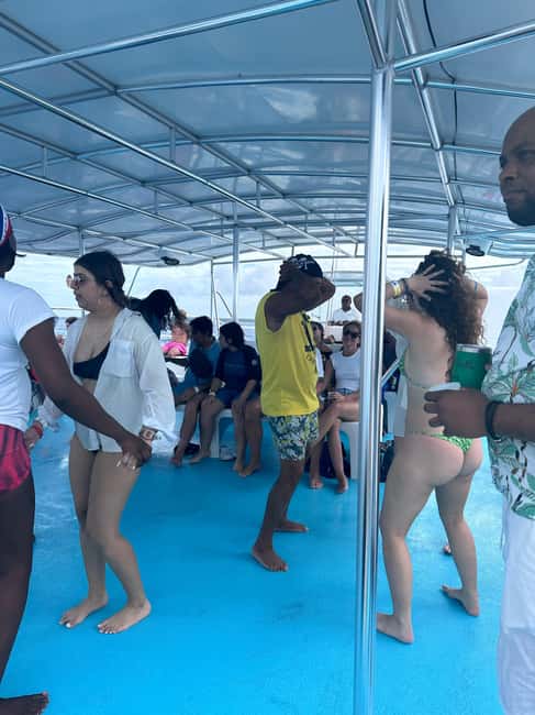 Excursión a Isla Saona desde Punta Cana (Todo incluido). - The Island Entertainment and Food Moments: Fun, but Watch the Drink Expectations