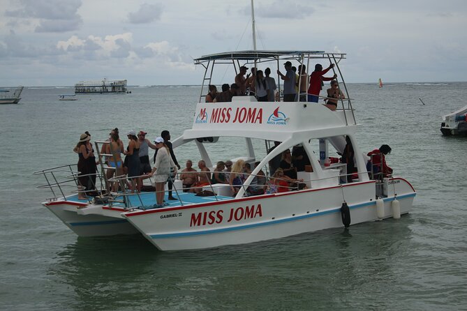 Experience for families and friends by private boat with pick-up - Pickup and mobile ticket: keep your day stress-free