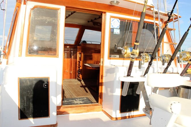 FISHING PRO CHARTERS - Boat Excursion - Divina - Inside the trolling-style experience (and why it matters)