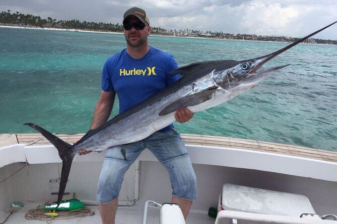FISHING PRO CHARTERS - Boat Excursion - Divina - Drinks on board: beer y rum and soda included (so bring your attitude)