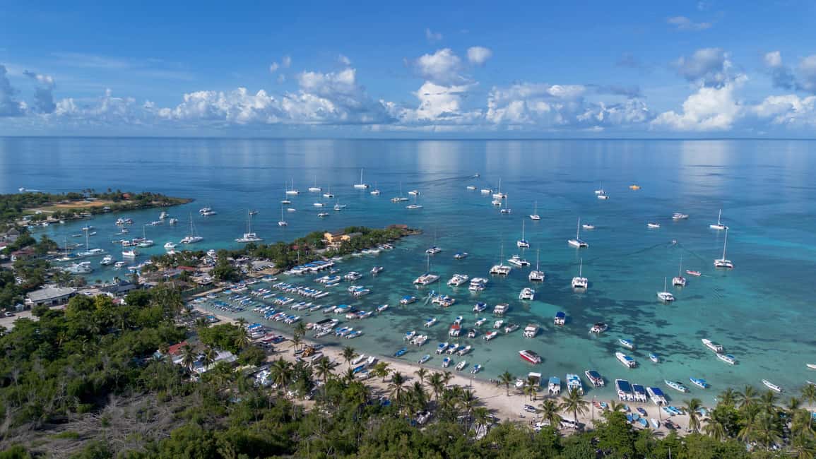 From Punta Cana: Catalina Island Swim, Sail & Snorkel - The food and drinks: included lunch that won’t derail your day