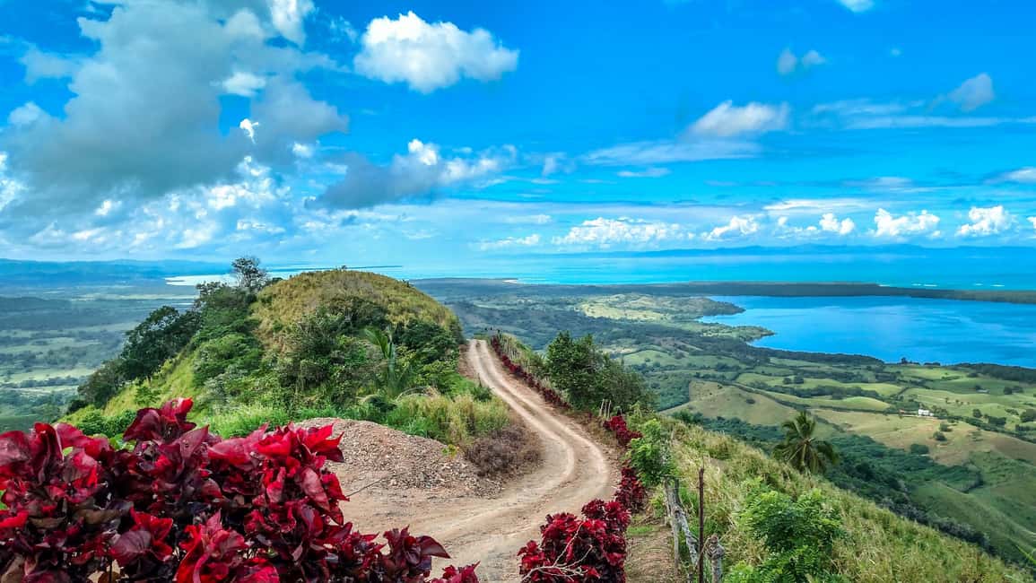 From Punta Cana: Los Haitises Guided Day Tour - Jeep time on Montaña Redonda: the views over Limón and Redonda