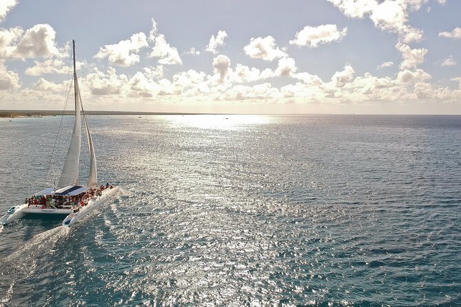 Full-Day Tour to Saona Island Sailing with Lunch and Beverages - Returning on a Catamaran: Open Bar Plans and Music Volume