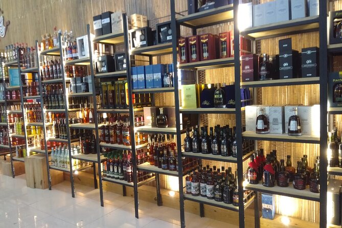 Guided Shopping Tour - Rum tasting, chocolate factory, Cigar factory - Key highlights in plain language