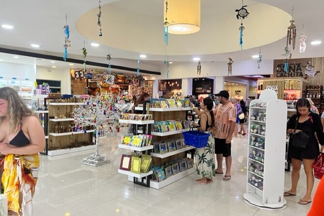 Guided Shopping Tour to Bella Mare Store (Cigars, Chocolate, Rum and Souvenirs) - The “huge souvenirs selection” effect: plan for browsing time