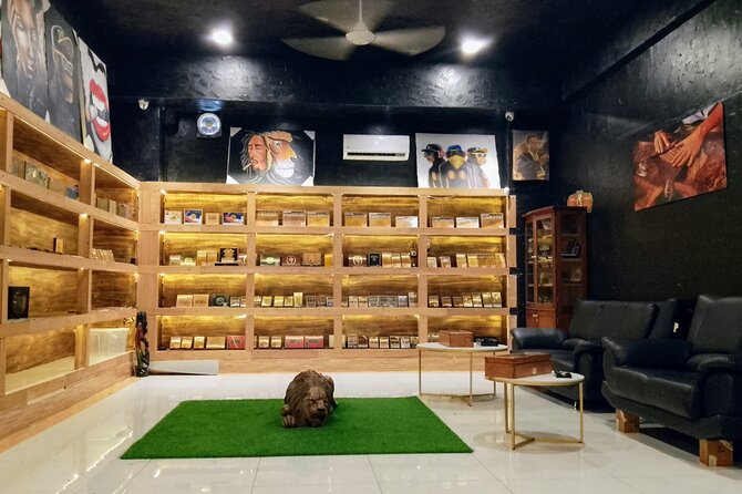 Guided Shopping Tour to WordMart Souvenirs - Round Trip Transport - Transport and timing: how to make a short 3-hour day feel complete