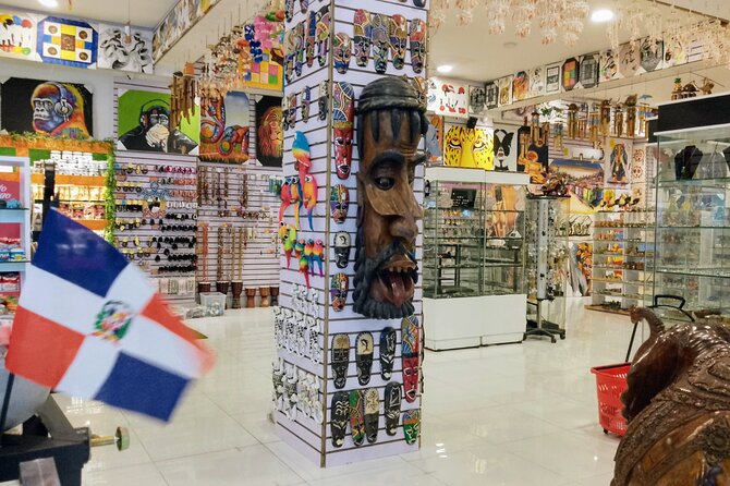 Guided Shopping Tour to WordMart Souvenirs - Round Trip Transport - Tastings (rum, cigars, coffee, chocolate): included, but manage your expectations