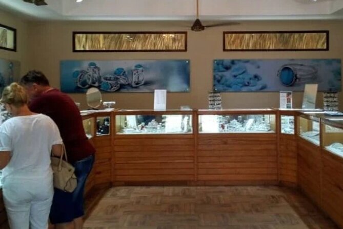 Guided Tour to Don Lucas Cigars Factory and Souvenirs Store - Timing and Group Comfort: Why the 15-Person Limit Matters
