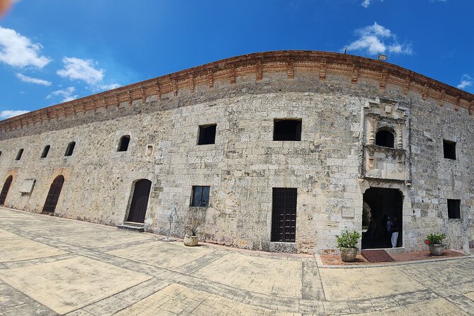 Half Day Excursion Colonial Zone, Faro to Colón, 3 Eyes Park - Museo de las Casas Reales + Alcázar de Colón: colonial power, not just old stones