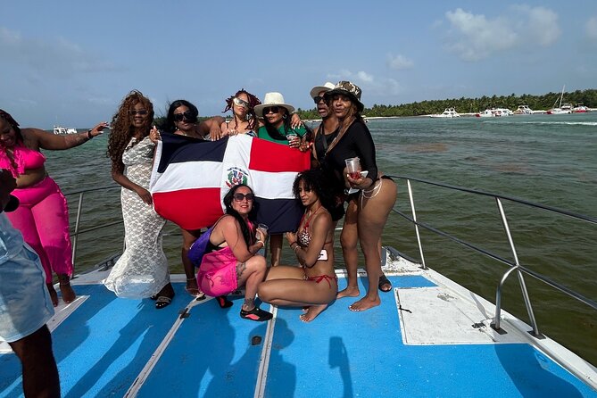 Hip Hop adult only Party Boat with Unlimited drinks and Sandbar - Open bar on the boat: cocktails, beer, mamajuana, and snacks