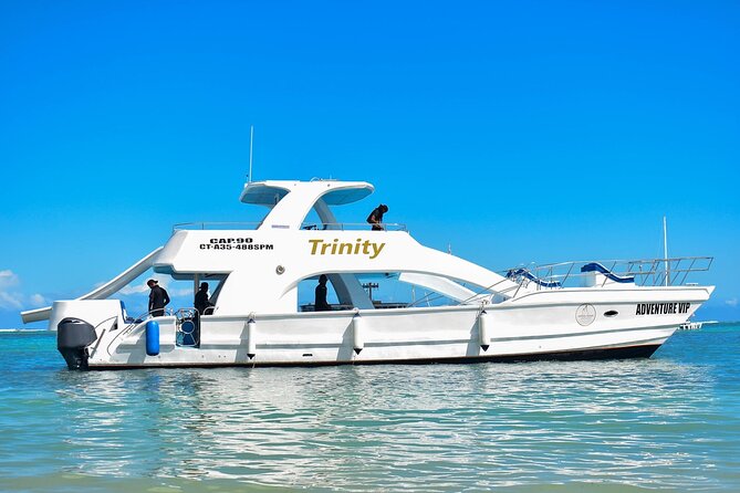 Infinity party boat in Punta Cana - Boarding experience: water access and how to handle it