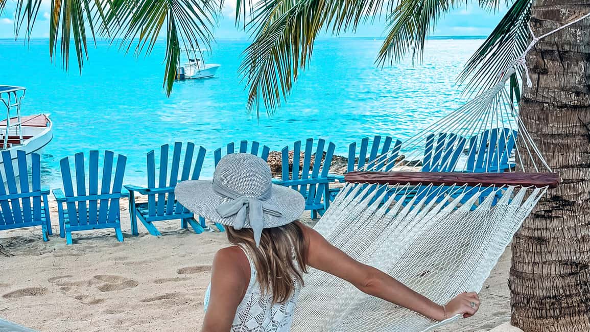 La Romana: Saona Crusoe VIP for cruise guests - Catuano Beach BBQ lunch and hammock time