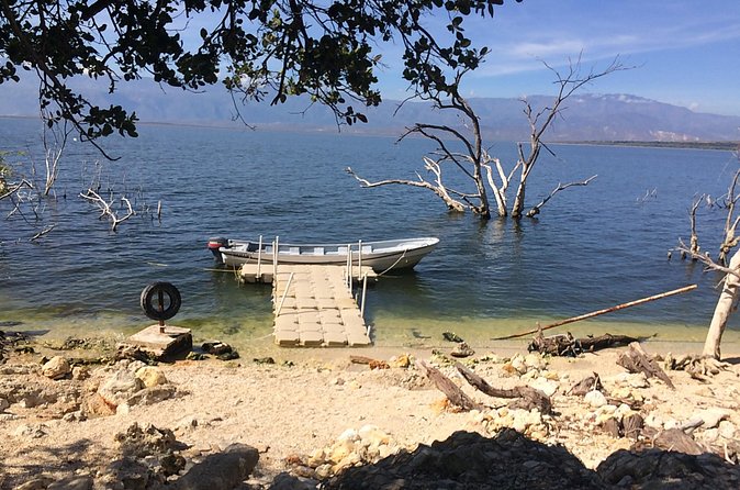 Lake Enriquillo - Transportation and comfort: air-conditioned ride, small-group feel