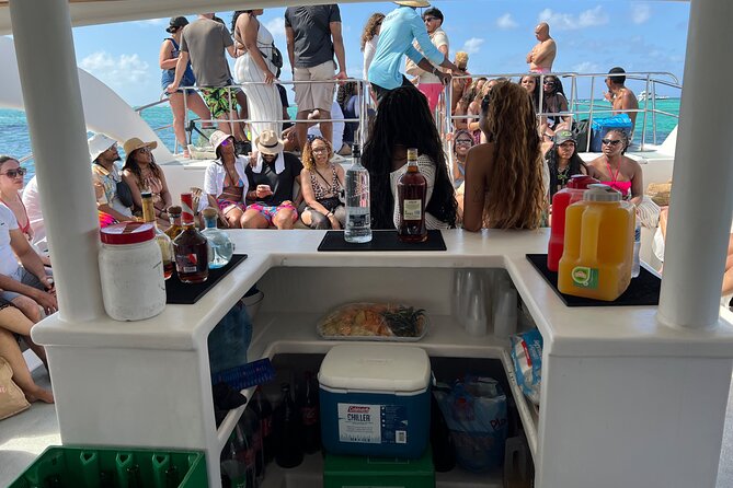 Luxury Hip Hop Boat Party–Drinks, Music, and the Best Vibes in PC - Snorkeling on a reef: the water time that turns the party into an activity