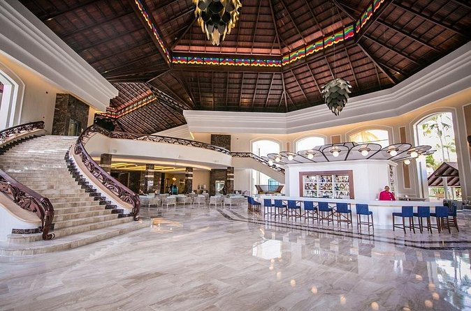 Majestic Mirage - Round Trip Shuttle - Punta Cana Airport - When You Need More Than Six Seats
