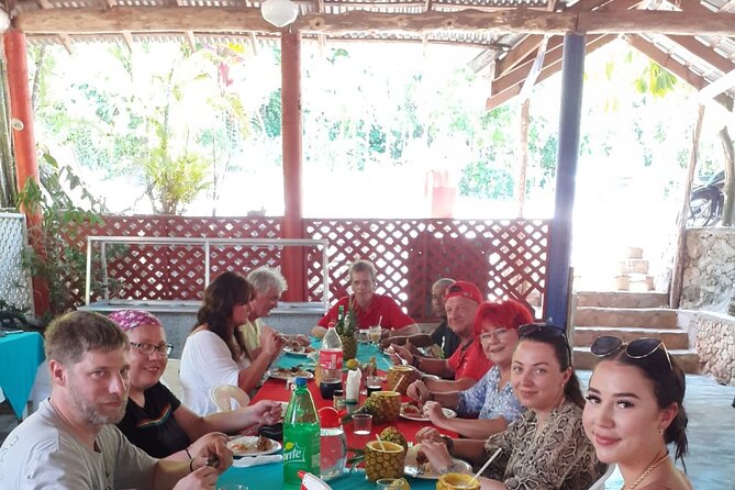 María and Miguel stop - Half day tour to El Limón waterfall with lunch included - Who This Tour Suits (and Who Might Want to Skip)