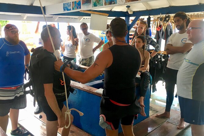 PADI Open Water Diver Course in Bayahibe - Communication under water: hand signals you’ll use for life