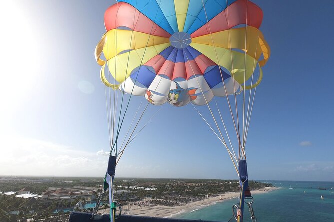 Parasailing in Bavaro - Sugar cane and the trapiche mill moment