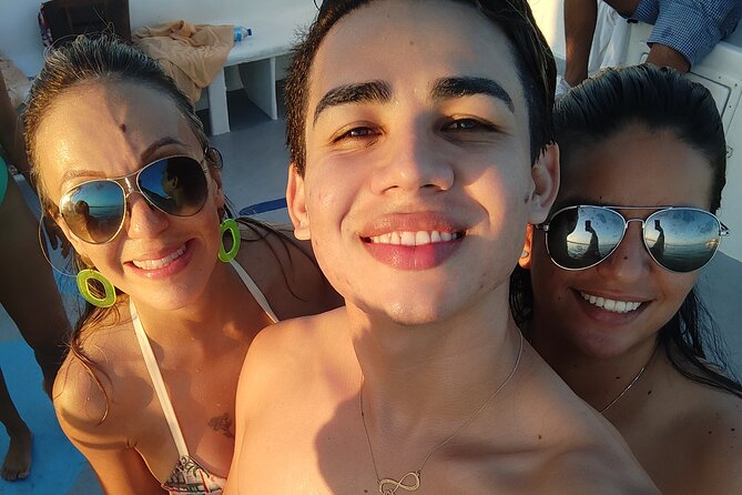 Party Boat / Booze Cruise and Snorkeling - Open Bar - Dolphins, marine sharks, and the natural pool payoff