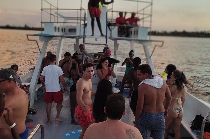 Party Boat / Booze Cruise and Snorkeling - Open Bar - Crew energy and the Andre effect