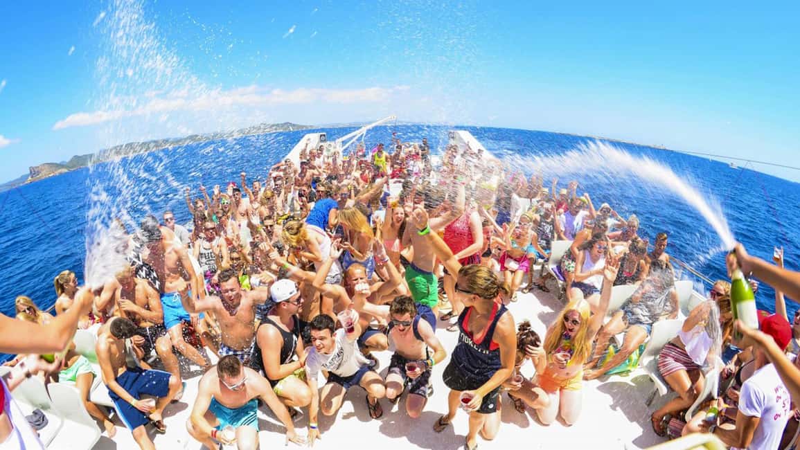 Party Boat / Fiesta En Catamarán En Punta Cana / Free Drinks - Key highlights to know before you go