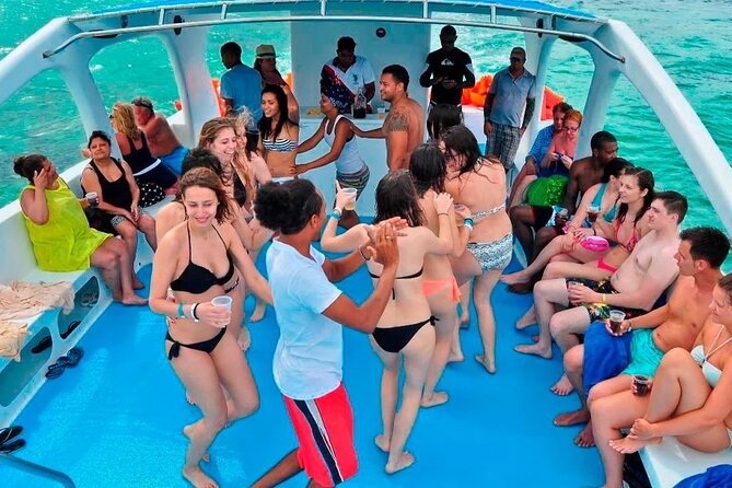 Party boat, Snorkeling, Sand-bar open bar in Bávaro Beach - Who should book this party boat, and who should skip it