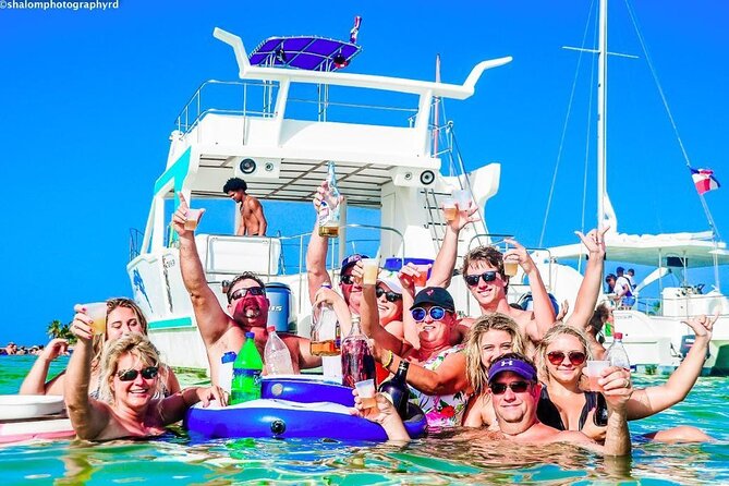 Premium Party Boat in Bávaro - Punta Cana - Getting picked up and reaching the port without eating your day