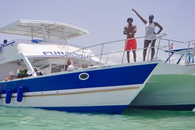 Private Luxury Charter Punta Cana Bavaro - Natural Pool Time: Floating Bar and Caribbean Music in Waist-High Water