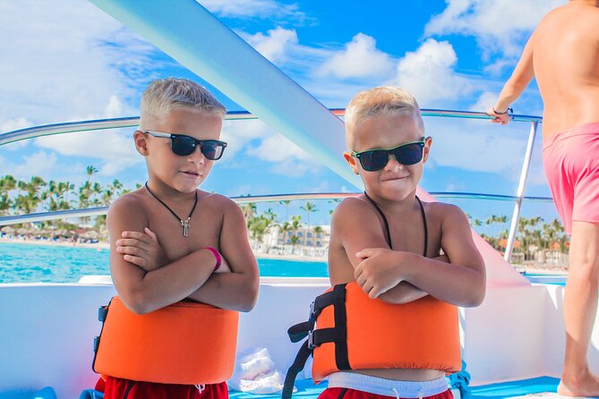 Private Luxury Party Boat with Slide - The Crew and the Vibe: Interaction Matters on Party Boats