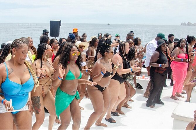 Private Party Boat at Coast of Punta Cana and Bávaro - Unlimited open bar: how the drinks and music keep the party going