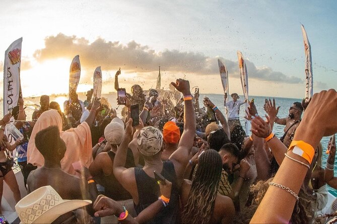 Private Party Boat at Coast of Punta Cana and Bávaro - The sea-day flow: snorkeling, dolphins, and that natural pool sandbar