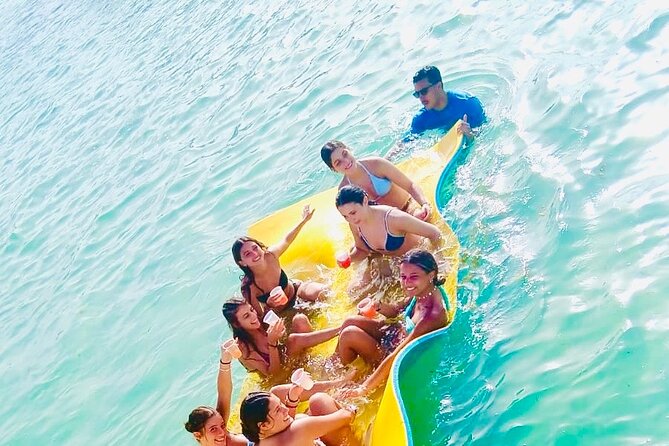 Private Party Boat at Coast of Punta Cana and Bávaro - Crew roles that actually matter on a party yacht
