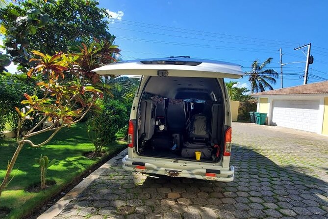 Private Transfer from and to Santiago-Cabarete-Sosua-POP - The ride experience: A/C comfort plus WiFi that actually helps