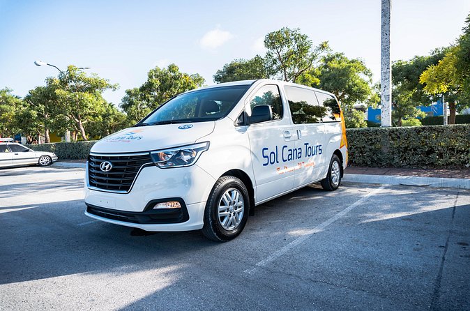 Private Transfer from Punta Cana Airport to Uvero Alto Hotels - What the air-conditioned minivan actually gives you