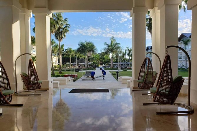 Private Transfer Punta Cana Airport to/from Dreams La Romana - Airport meet-and-greet at PUJ: how you find the right person