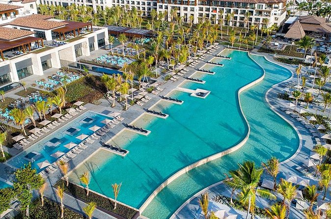 Private Transfer Punta Cana Airport to/from Lopesan Costa Bavaro - Comfort, Safety, and Driver Service That Keeps Things Predictable
