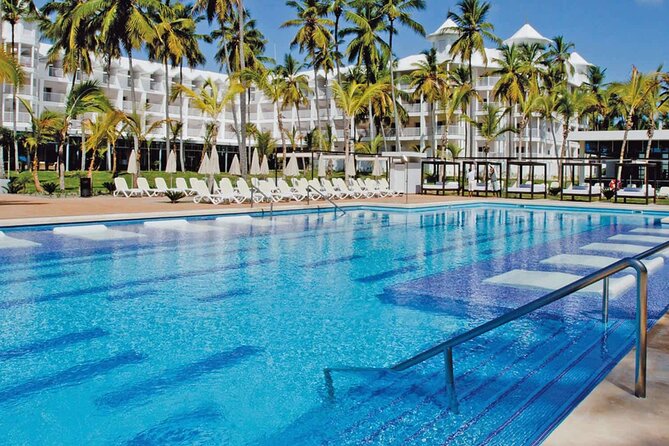 Private Transfer Punta Cana Airport to/from Riu Palace Macao - Finding Your Driver Fast at PUJ (Name Sign + SMS)