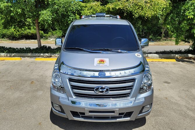 Private Transfers from Punta Cana Airport to hotels in DR - Finding Your Driver Fast: The Sign and the Real Contact