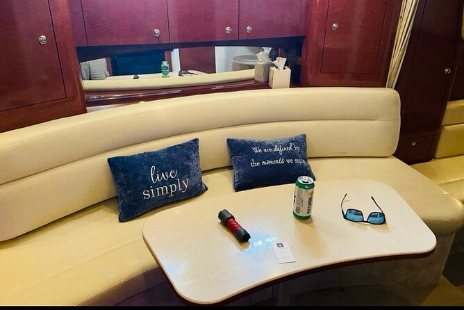 Private VIP Yacht in Punta Cana - Stop 4 Cabeza de Toro and the natural pool: the long water-and-party stretch